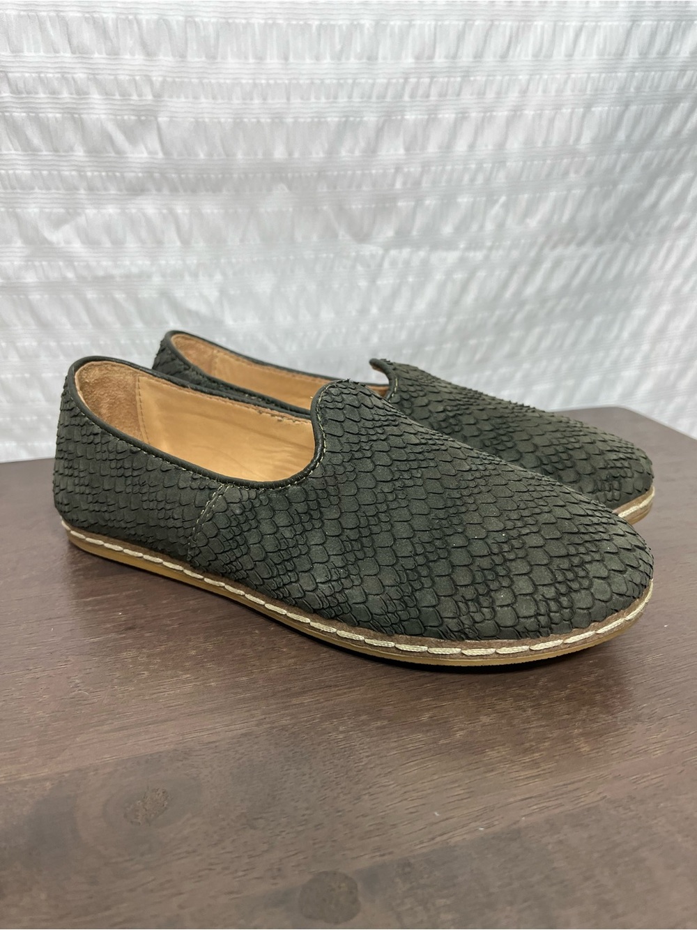 Charix Artistan Loafer Flats Green Leather Slip On Women's Size 36 US 6